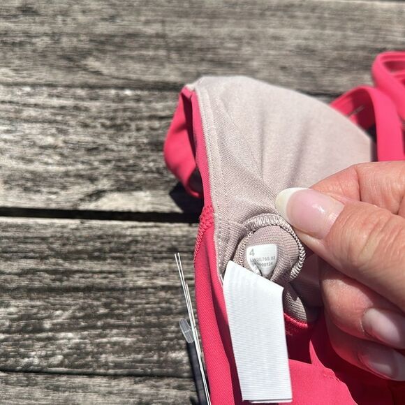 Lululemon Energy Longline Bra Medium Support, B–D Cups
Lip Gloss size 4 NWT pink - Picture 7 of 9